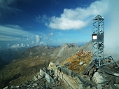 42 PIZZO PORIS (2712 m.) con la croce sfracellata dai fulmini...